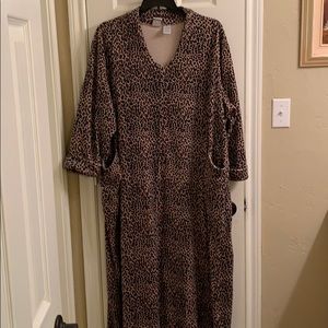 Roaman’s size 3X cotton/polyester zipped long robe